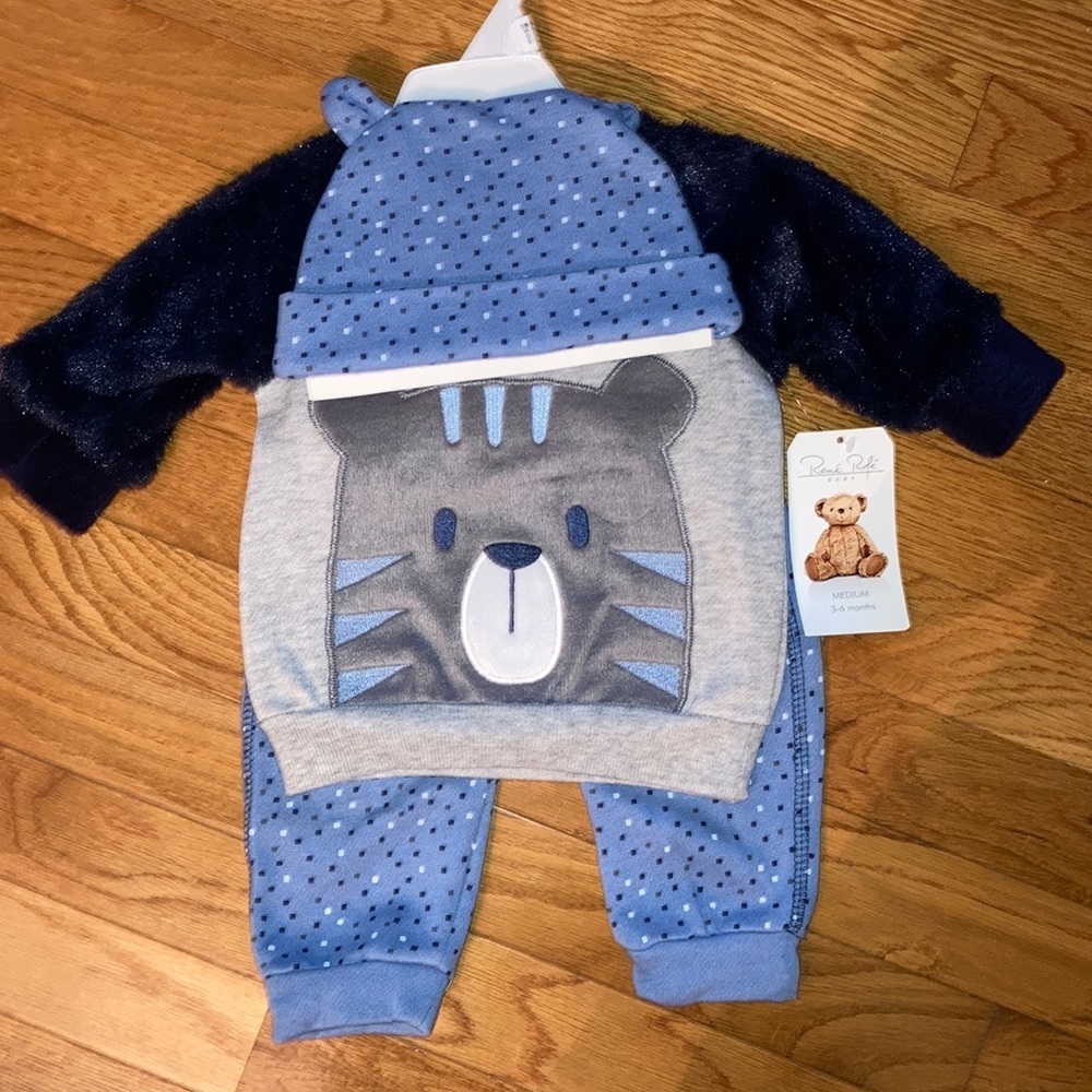 5/$20 nwt Rene rofe bear hat, super fuzzy sweatshirt, pants 3/6m